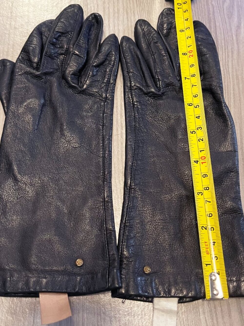 Vintage Aris Isotoner Women's Black Leather Driving Gloves Silk Lined Size 7 - Picture 6 of 8